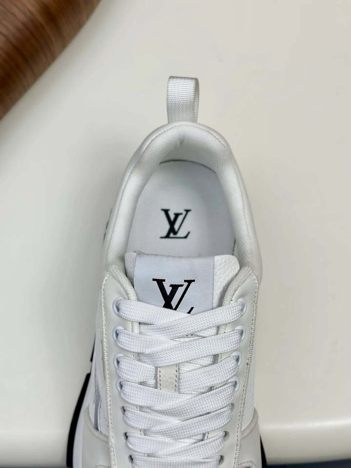 Men's shoes💰820 Lv 🔍Top purchasing agent🇮🇹 Louis Vuitton, the sports sneaker counter is synchronized, the uppers are imported from Italy, high-quality splicing colorful and complex crafts, the imported mesh padding is soft and comfortable, soles: original soles specially provided by the original factory, T men's men's shoes 💰U exclusive movable molded soles are super comfortable, original factory and single goods, 🔍🔍high quality, you can enter and leave the counter at will, welcome to compare, code number 38-44 (customized 45)